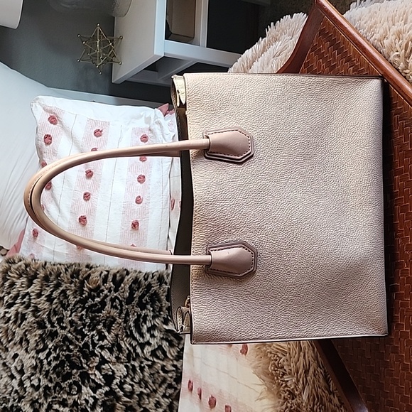 Michael Kors Leather Pink & Cream Shoulder Bag - Picture 3 of 12